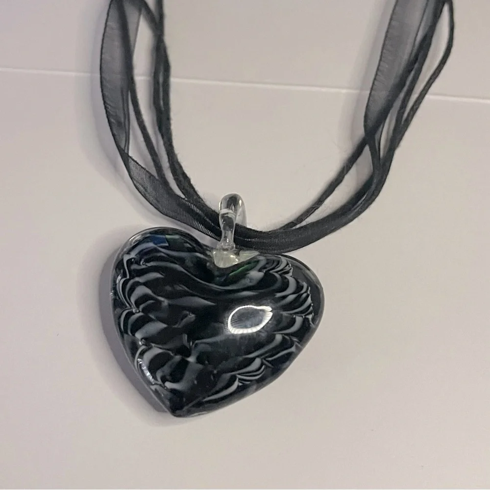 New Handmade Zebra Glass Blown Heavy Heart Gothic Velvet Lace Chocker Necklace